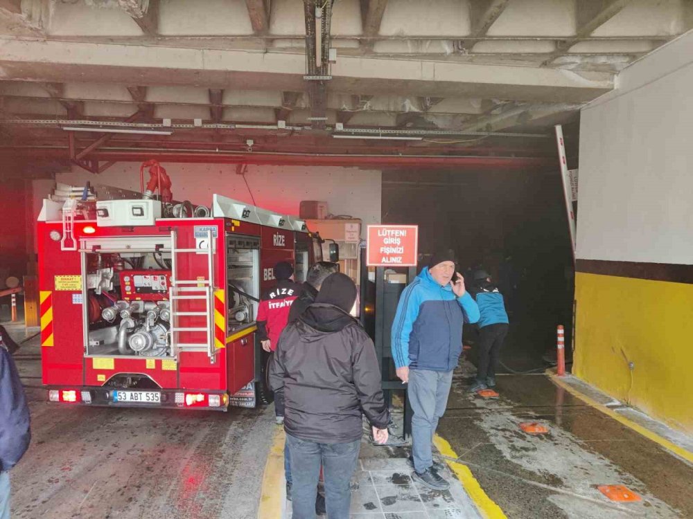 Rize Belediyesi’ne ait yer altı otoparkında trafo yangını