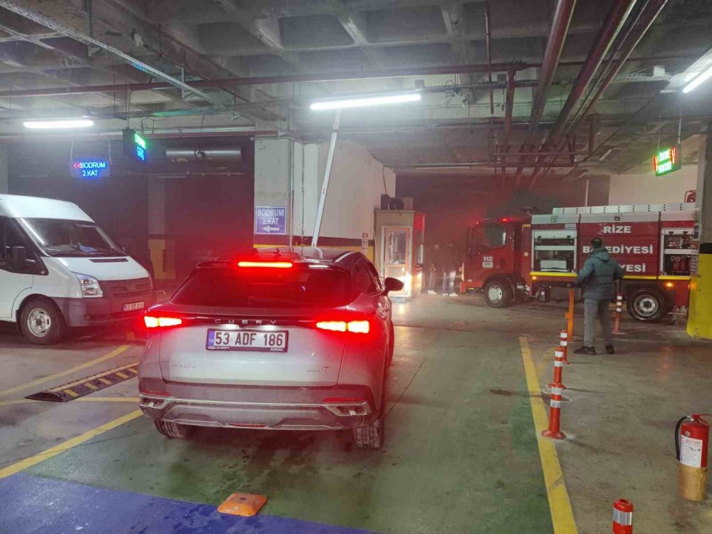 Rize Belediyesi’ne ait yer altı otoparkında trafo yangını