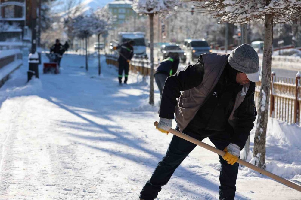 Başkan Sekmen: "bin 200 Personel Ve 400 Araçla Karla Mücadele Ediyoruz"