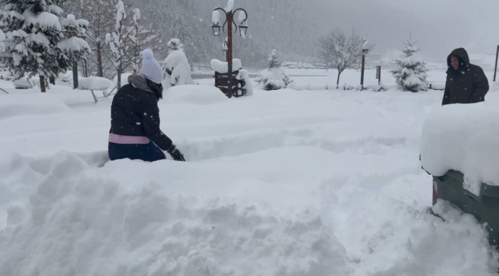 Uzungöl’de Kar Kalınlığı 1 Metreyi Aştı