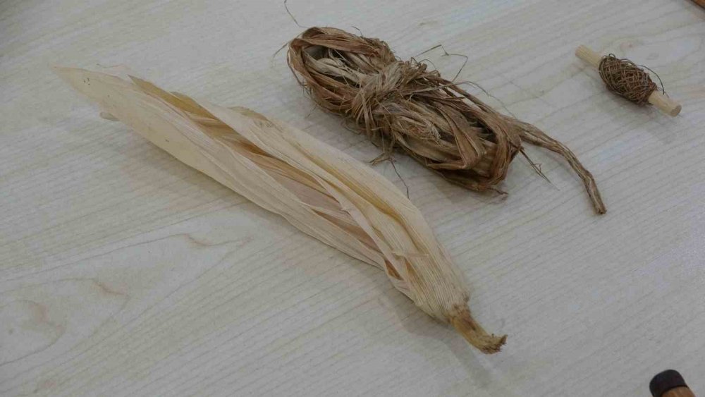 Doğadan Podyuma: Trabzon’da Mısır Koçanı Kıyafete Dönüştü