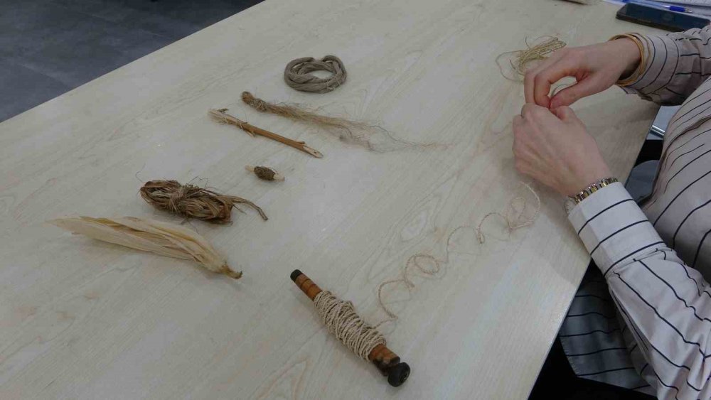 Doğadan Podyuma: Trabzon’da Mısır Koçanı Kıyafete Dönüştü