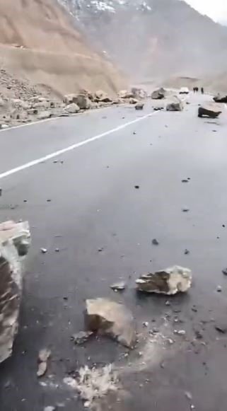 Artvin-şavşat Karayolu’nda Heyelan