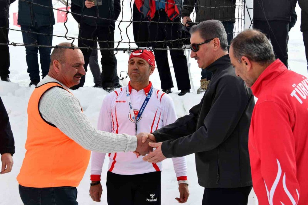 Gümüşhane’de 33. Kar Voleybolu Şenliği Ahmet Çalık Anısına Düzenlendi
