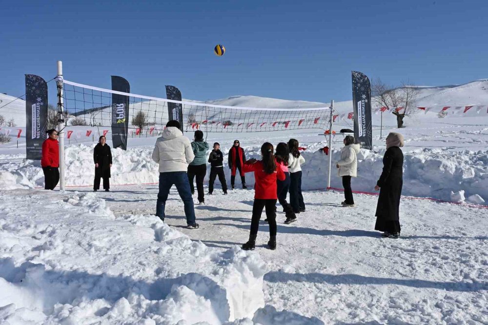 Gümüşhane’de 33. Kar Voleybolu Şenliği Ahmet Çalık Anısına Düzenlendi