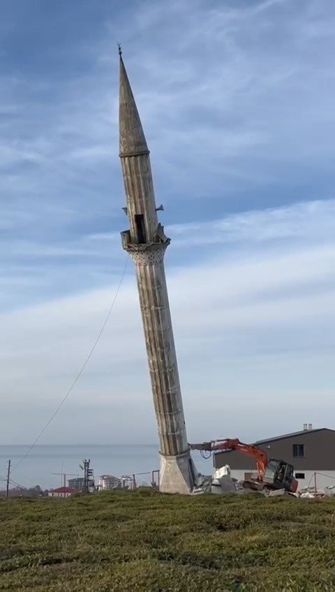Rize'de Mevcut camii arsası köye devredilmeyince yeni cami yaptılar