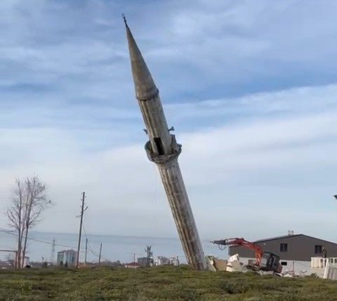 Rize'de Mevcut camii arsası köye devredilmeyince yeni cami yaptılar