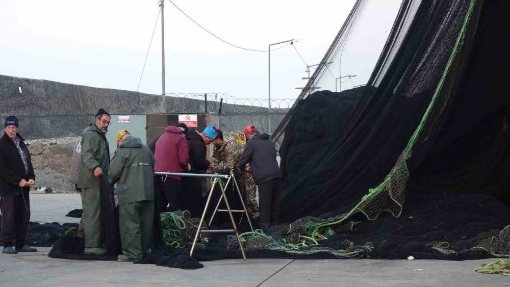 İğneada Ve Gürcistan Açıklarındaki Hamsi Avı Beklentileri Karşılamayınca Balıkçılar Erken Paydos Etti