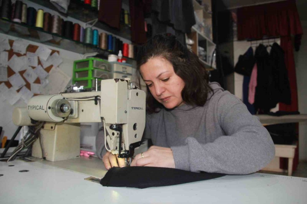 Fabrikaların Atık Kumaşlarını Satın Alıp, 20 Dakikada Kıyafet Üretiyor