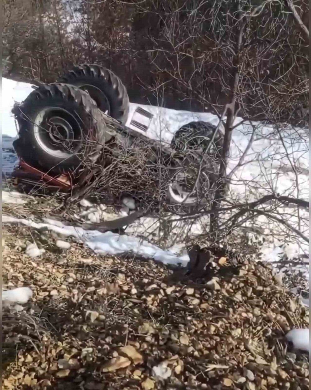 Traktör Devrildi, Köy Muhtarı Hayatını Kaybetti
