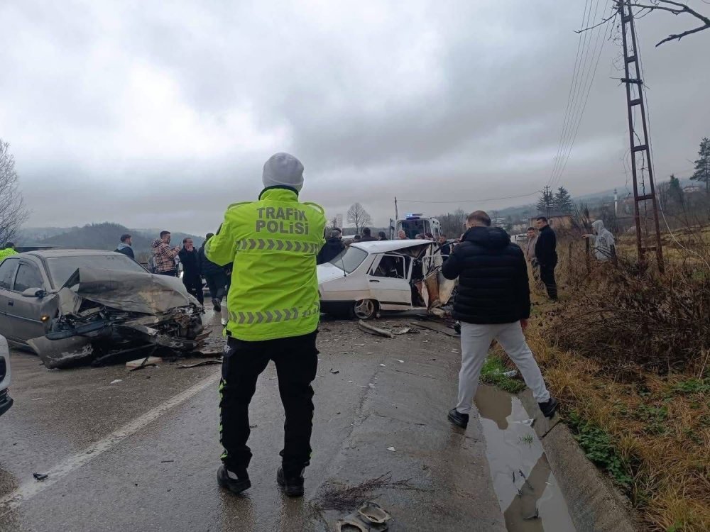 Ordu’da İki Otomobil Çarpıştı: 2 Yaralı