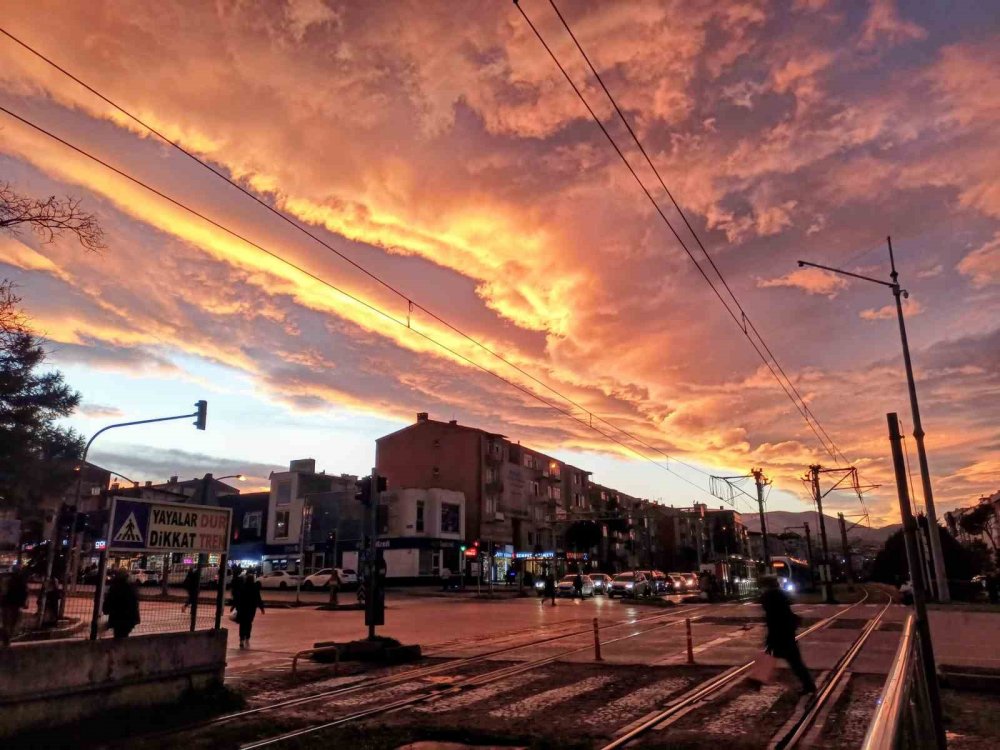 Samsun’dan Objektife Yansıyanlar: Gökyüzü Büyüledi, Şehir Işıkları Geceyi Aydınlattı