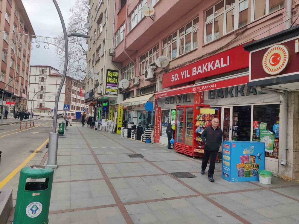 Rize’nin Hafızası 53 Yıldır Aynı Yerde: 50. Yıl Bakkalı Zamana Direniyor