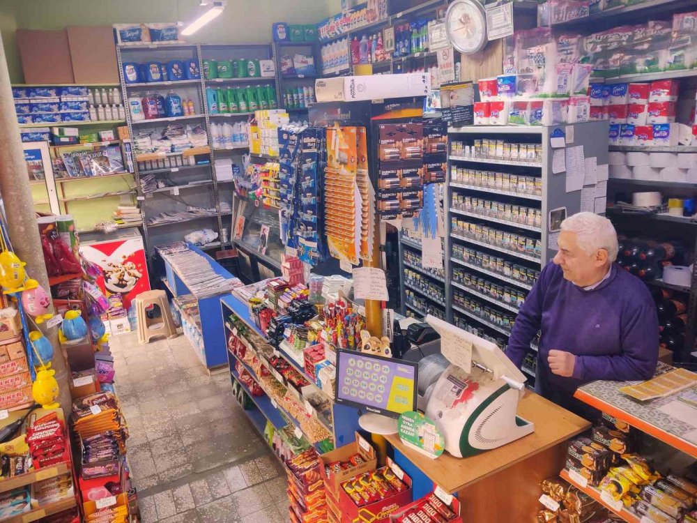 Rize’nin Hafızası 53 Yıldır Aynı Yerde: 50. Yıl Bakkalı Zamana Direniyor