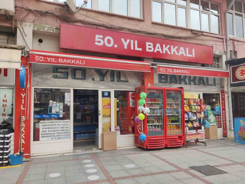 Rize’nin Hafızası 53 Yıldır Aynı Yerde: 50. Yıl Bakkalı Zamana Direniyor