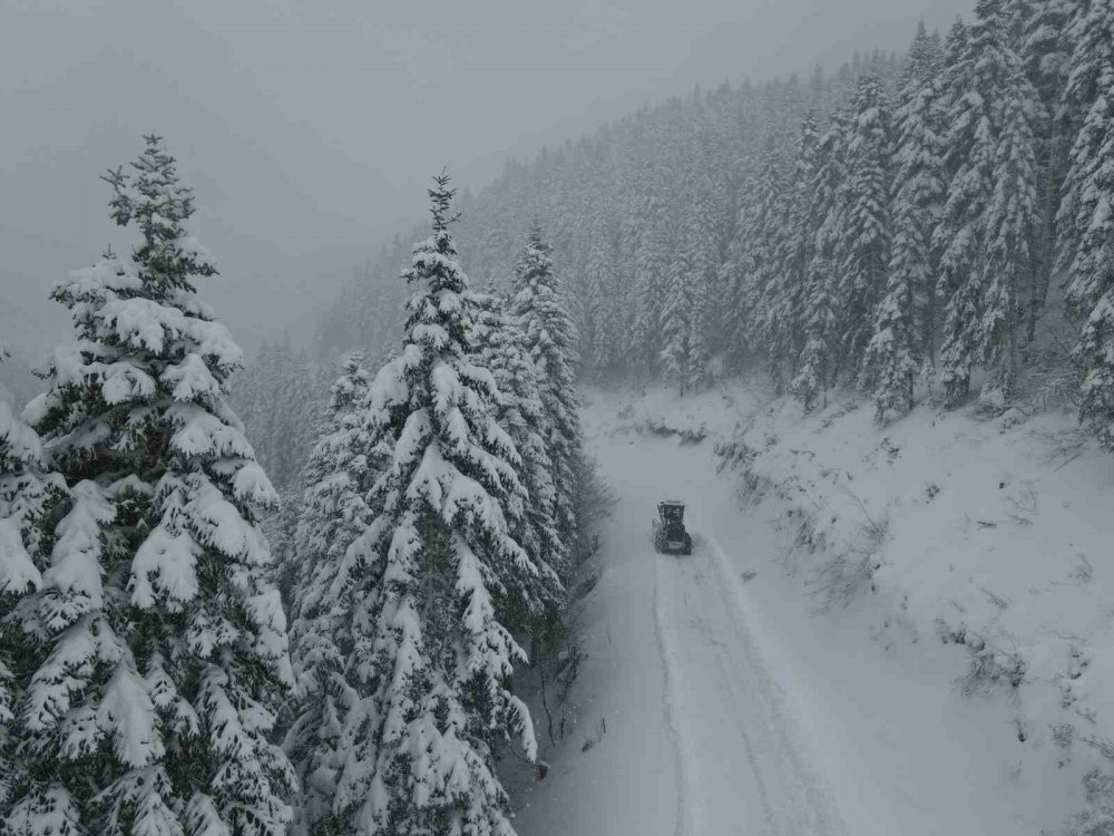 Kastamonu’da Köy Yollarında Karla Mücadelesi Yeniden Başladı