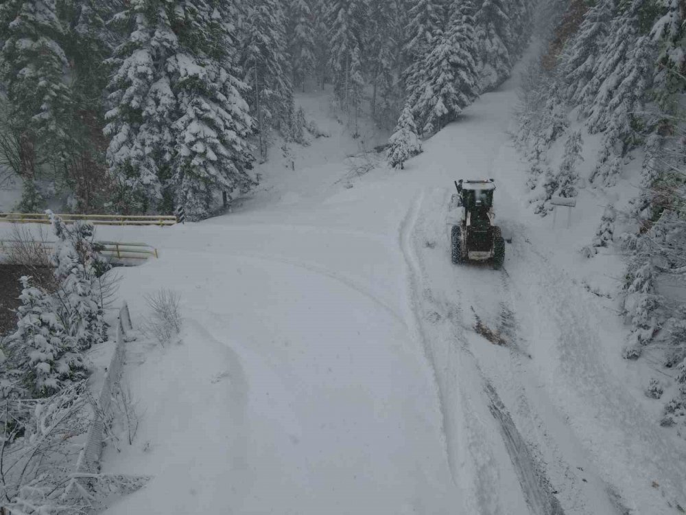 Kastamonu’da Köy Yollarında Karla Mücadelesi Yeniden Başladı