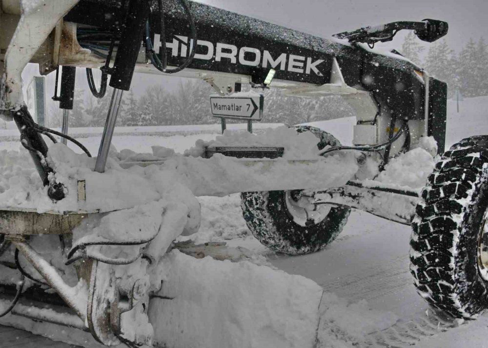 Kastamonu’da Köy Yollarında Karla Mücadelesi Yeniden Başladı