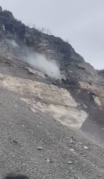 Artvin-şavşat Karayolunda Heyelan