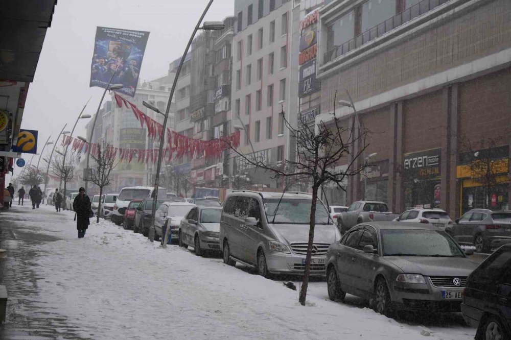 Erzurum’da Kar Yağışı Etkili Oluyor