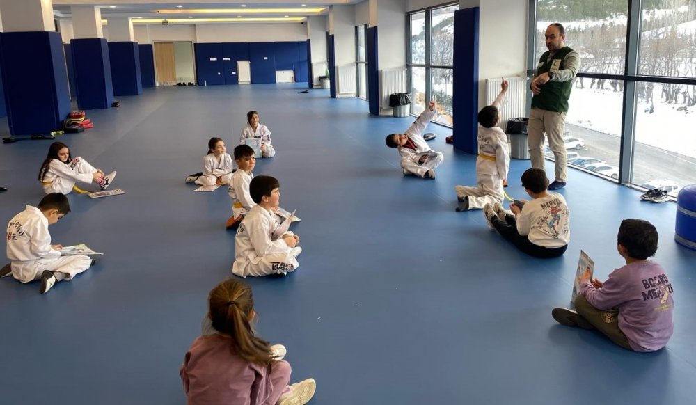 Bayburt’ta Tekvando Öğrencilerine Teknoloji Bağımlılığı Eğitimi Verildi