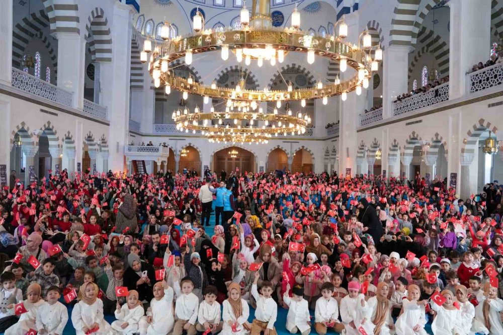 Hanife Hatun Camii Çocuklarla Şenlendi