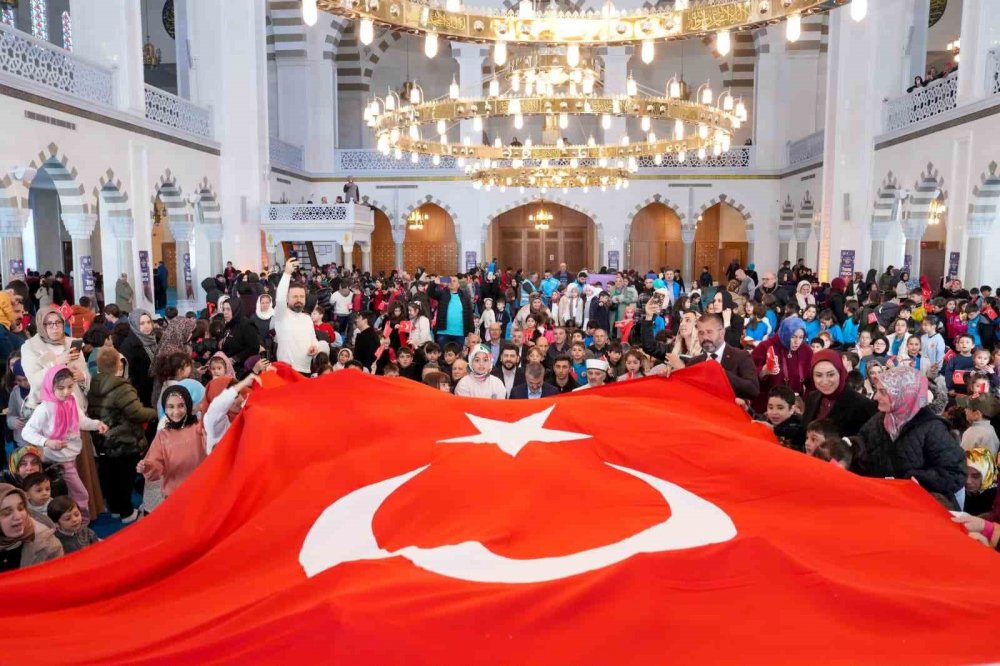Hanife Hatun Camii Çocuklarla Şenlendi