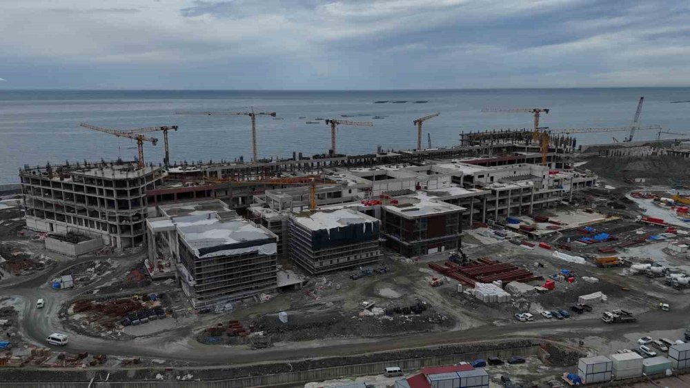 Rize Şehir Hastanesi İnşaatında Çalışmalar Hız Kesmeden Sürüyor
