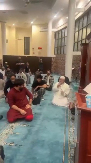 Teravih Sonrası “61 Şınav” Geleneği: Trabzonlu İmam ABD’de Gündem Oldu