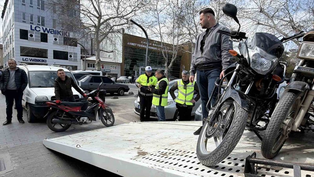 Tokat’ta 50 Bin Tl’lik Motosikleti İle 146 Bin Tl’lik Ceza Yedi