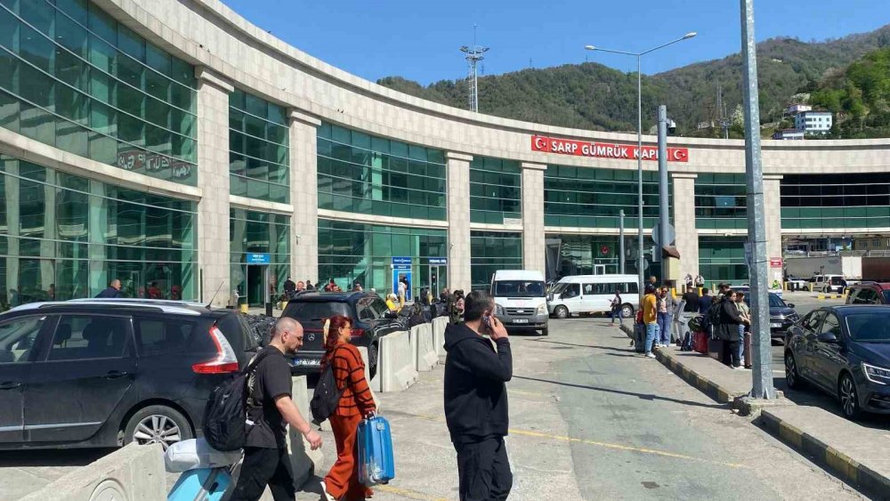 Sarp Sınır Kapısı’nda Yolcu Geçişi 5 Milyonu Aştı