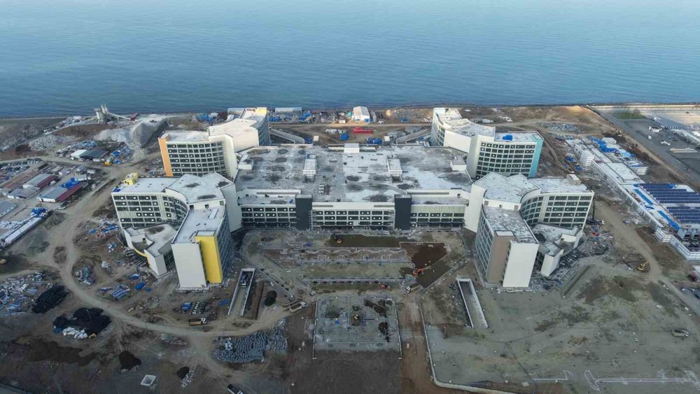 Bakan Memişoğlu Trabzon Şehir Hastanesi İçin "kayıyor" Eleştirilerine Cevap Verdi