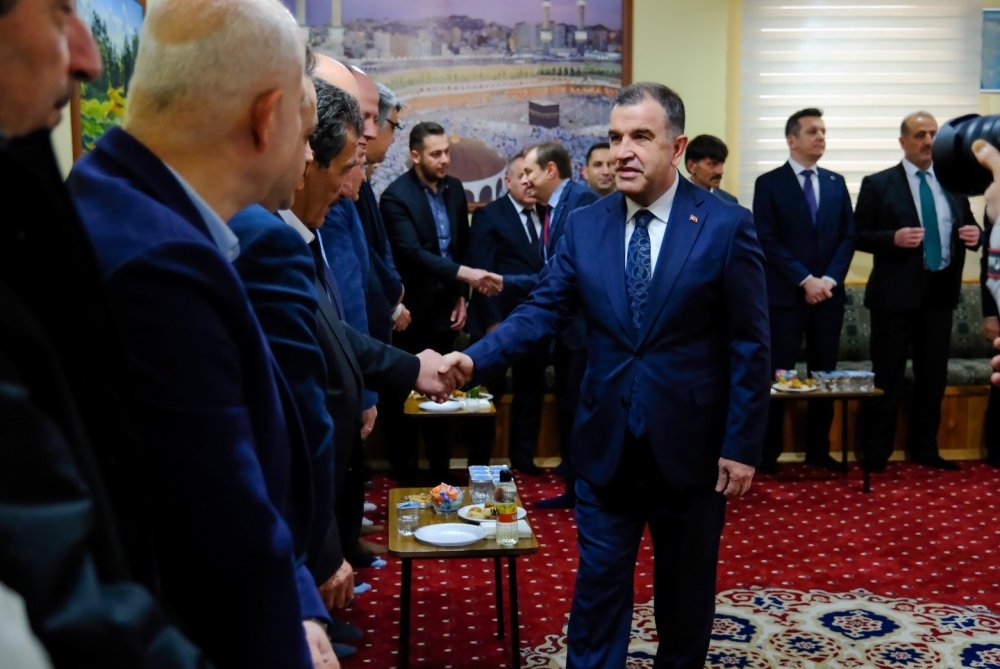 Bayburt’ta Mahalle Odasında Bayramlaşma Programı Düzenlendi