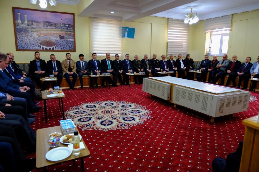 Bayburt’ta Mahalle Odasında Bayramlaşma Programı Düzenlendi