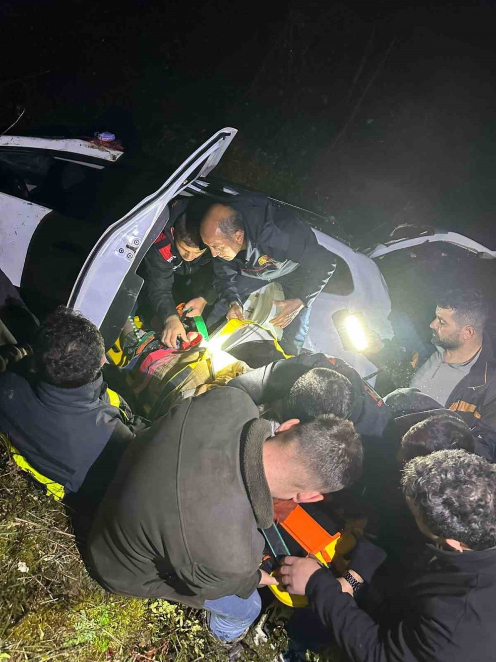 Sinop’ta Otomobil Uçuruma Yuvarlandı: 7 Yaralı