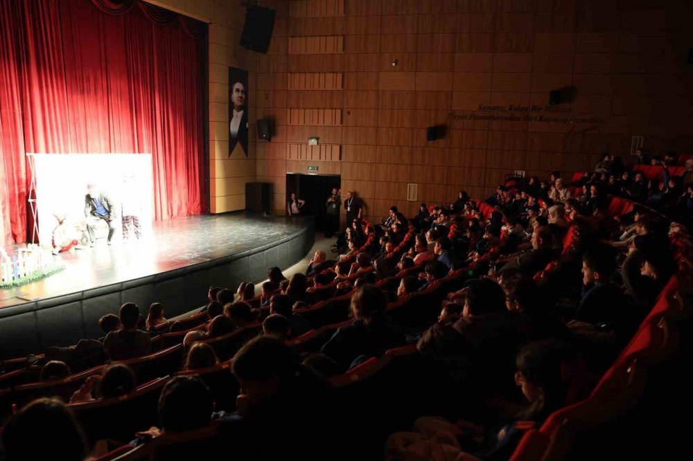 8. Samsun Uluslararası Tiyatro Festivali Başladı