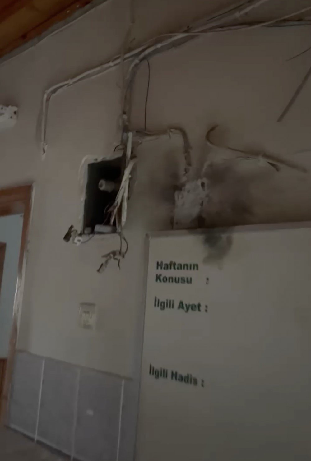 Kastamonu’NUN Devrekani ilçesinde Düşen Yıldırım Camiye İsabet Etti