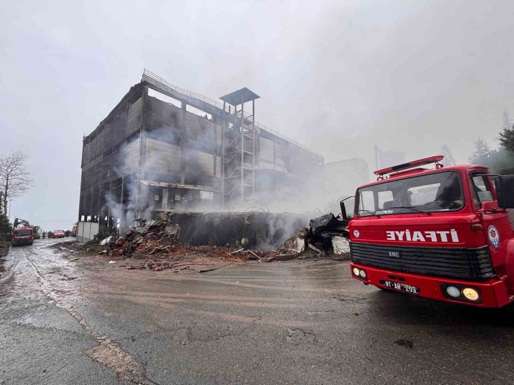 Fındık Fabrikasındaki Yangında Soğutma Çalışmaları Sürüyor