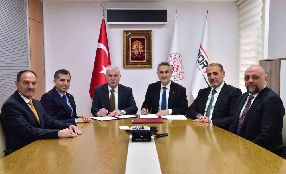 Bayburt’a Futbol Sahaları İle Tenis Kortu Yapılacak