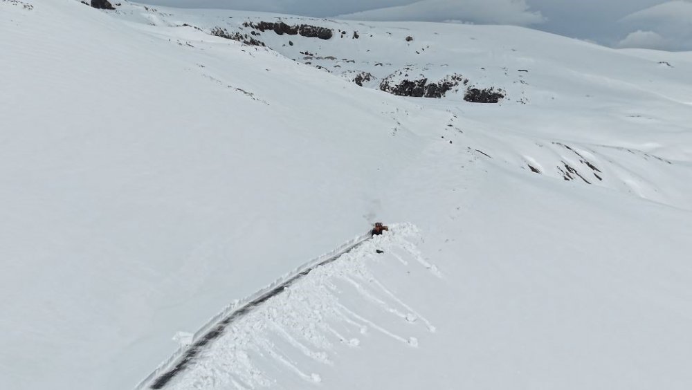 Bilbilan Yaylası’nda Karla Mücadele Sürerken Büyüleyici Manzaralar Ortaya Çıktı