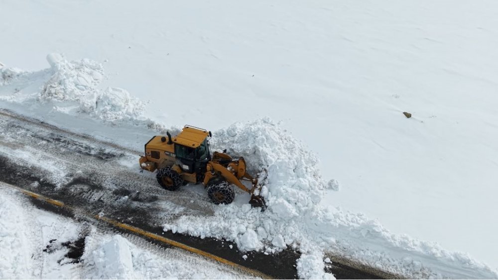 Bilbilan Yaylası’nda Karla Mücadele Sürerken Büyüleyici Manzaralar Ortaya Çıktı