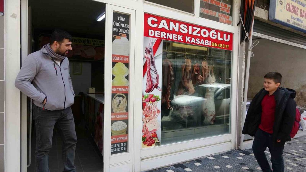 “Junior Kasap” Melih Sosyal Medyada İlgi Odağı Oldu