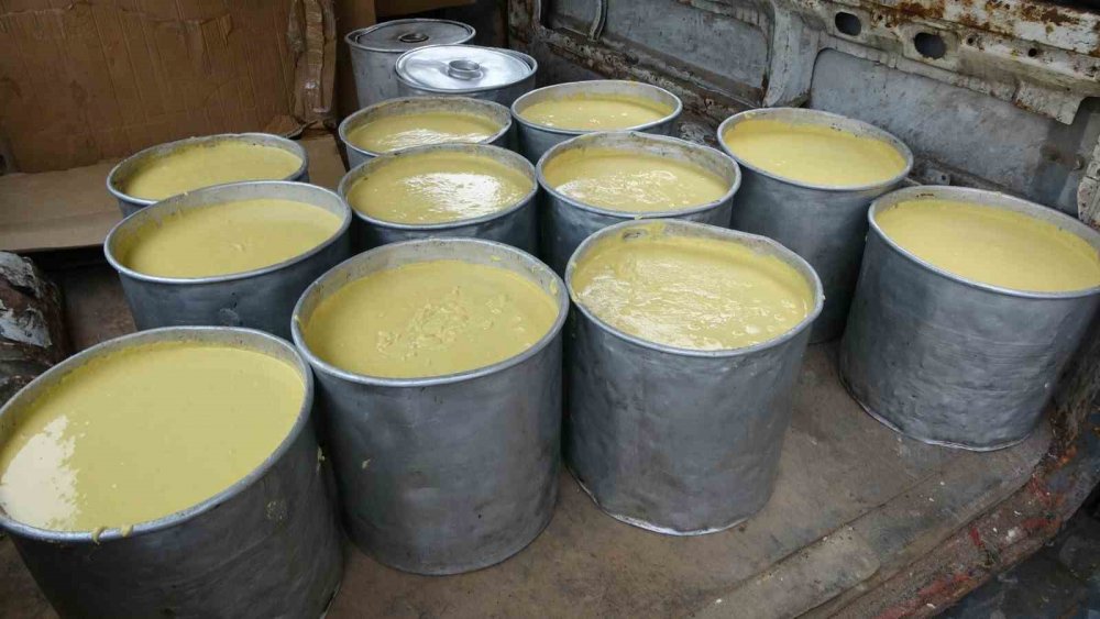 Bu Mısır Ekmeği Teneke Kovada Pişiyor