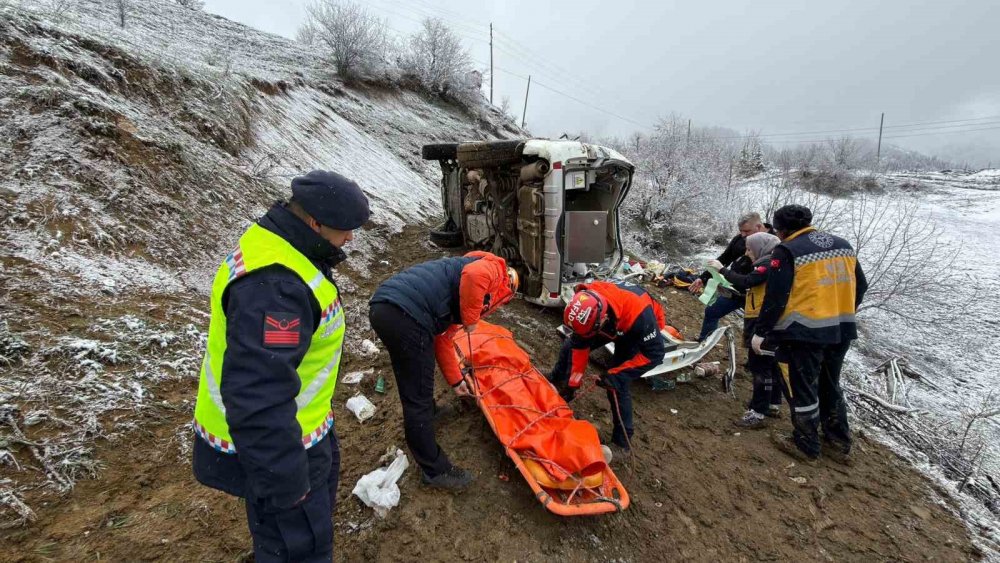 Artvin Şavşat’ta Ambulans Uçuruma Yuvarlandı: 1 Ölü, 4 Yaralı