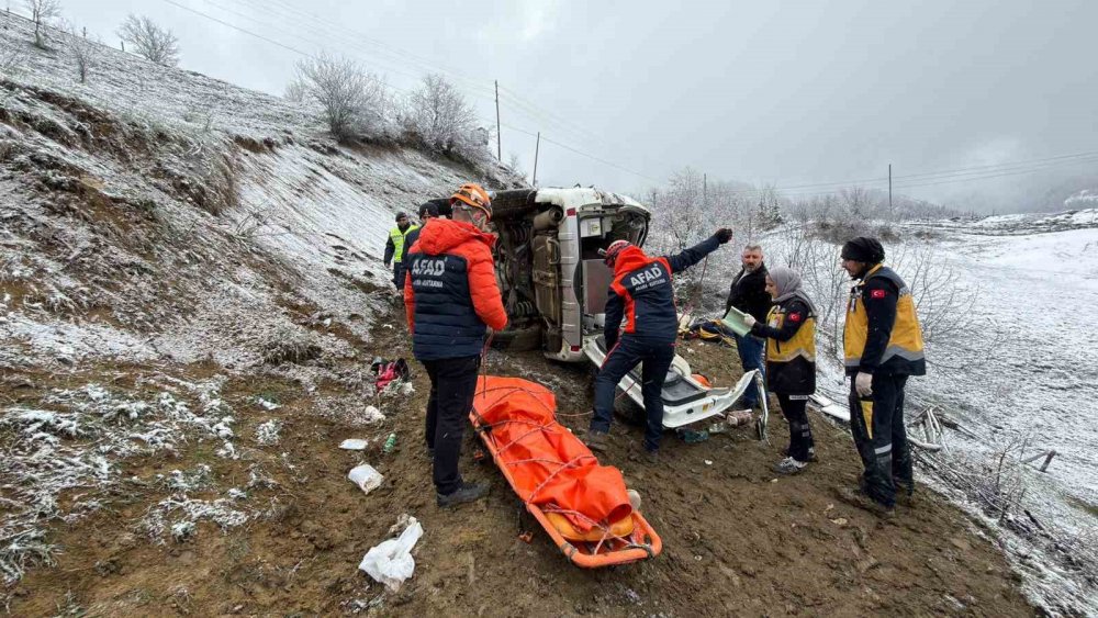 Artvin Şavşat’ta Ambulans Uçuruma Yuvarlandı: 1 Ölü, 4 Yaralı
