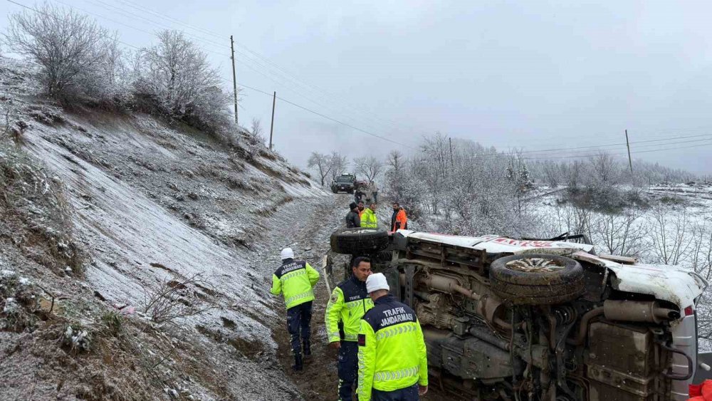 Artvin Şavşat’ta Ambulans Uçuruma Yuvarlandı: 1 Ölü, 4 Yaralı