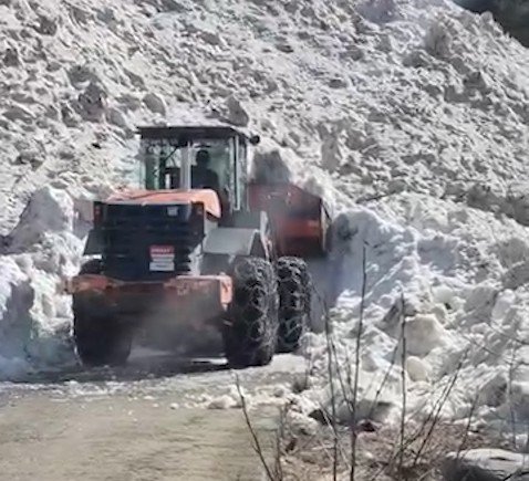 Rize Yaylalarında Karla Mücadele: 5 Metre Kar Kalınlığında Yollar Yeniden Ulaşıma Açılıyor