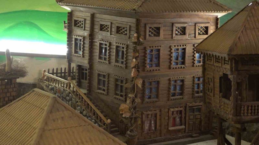 Rize'de Emekli Oldu, Ahşap Maketlerle Hayata Yeniden Tutundu