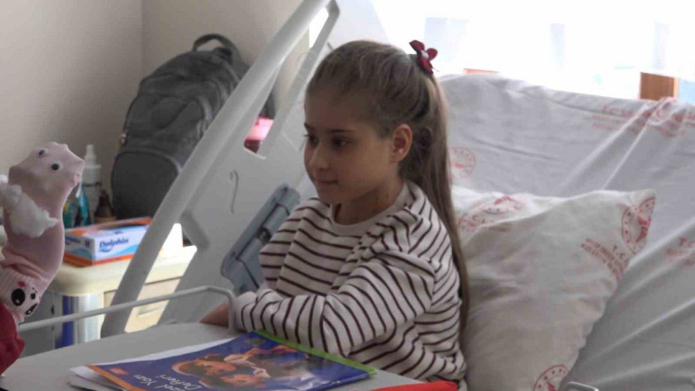 Hastanede Umut Veren Proje: Diyaliz Hastası Melek Okuma Yazma Öğreniyor