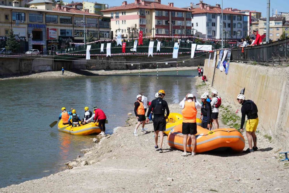 Rafting Şampiyonası’nın İkinci Gününde Slalom Yarışları Yapıldı
